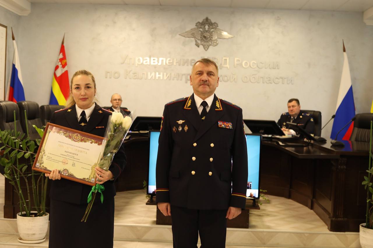 Генерал-майор полиции Александр Сокрутенко вручил ведомственные награды личному составу Генерал-майор полиции Александр Сокрутенко вручил ведомственные награды личному составу