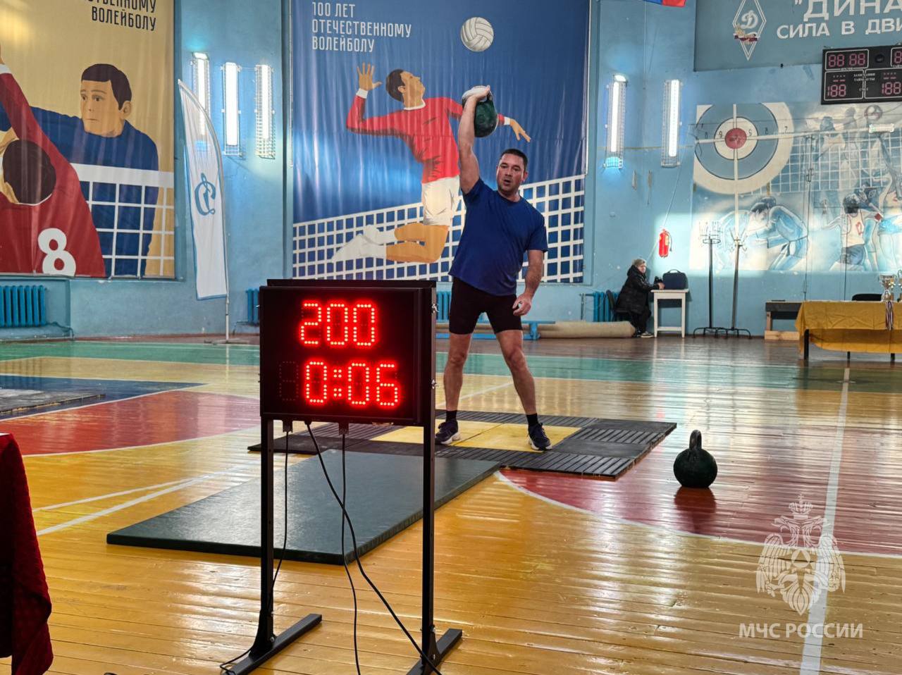 Закаленные огнем и сталью. Сегодня в спортивном зале "Динамо" в рамках Спартакиады Калининградского регионального отделения Общества «Динамо» прошли соревнования по гиревому спорту "Армейский рывок" Закаленные огнем и сталью. Сегодня в спортивном зале "Динамо" в рамках Спартакиады Калининградского регионального отделения Общества «Динамо» прошли соревнования по гиревому спорту "Армейский рывок"