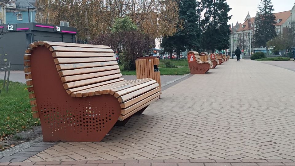 Служба заказчика просит горожан не переживать по поводу сокращения количества лавочек в некоторых городских скверах