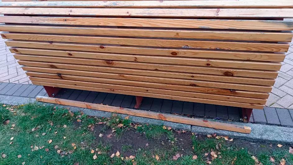 Мэрия пристыдила калининградцев, которые вынуждают лавочки покидать скверы и парки Мэрия пристыдила калининградцев, которые вынуждают лавочки покидать скверы и парки