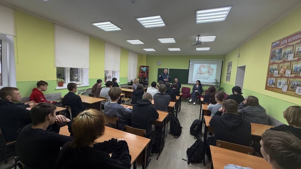 В рамках Всероссийского дня правовой помощи детям, в МАОУ «СОШ №2 г. Неман» состоялась важная встреча, сотрудниками полиции и отделения Госавтоинспекции МО МВД России «Неманский»