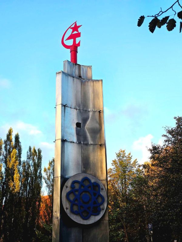 Кто поставил этот памятник?