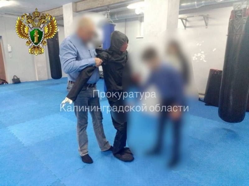 За своего тренера по карате ДЮСШ в Калининграде заплатила 100 тыс