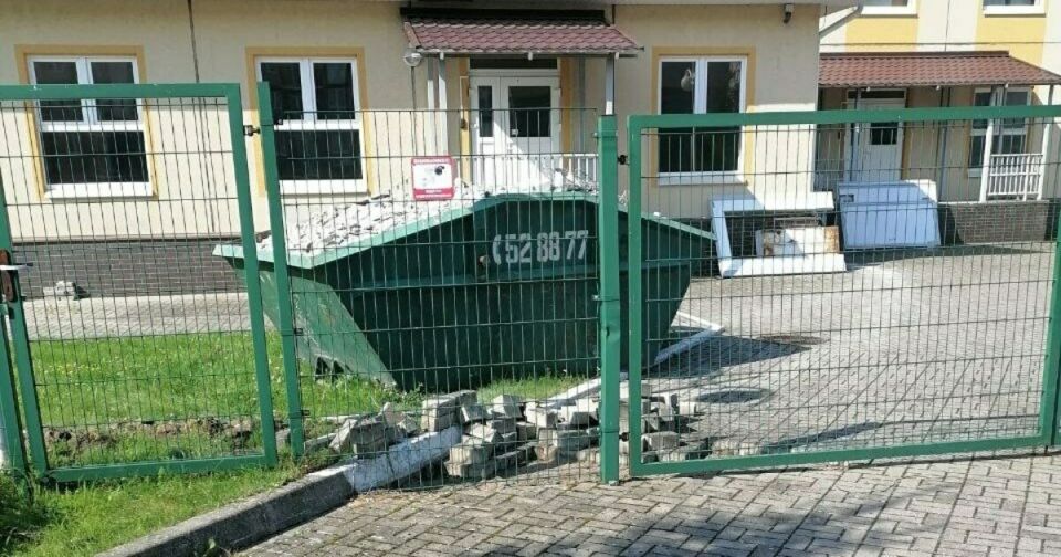 Один детсад на ремонте, второй трещит по швам: в Пионерском родители жалуются на многолюдные группы