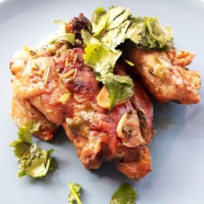 Нежная курица с чесноком и кинзой: оригинальный рецепт для вашего стола