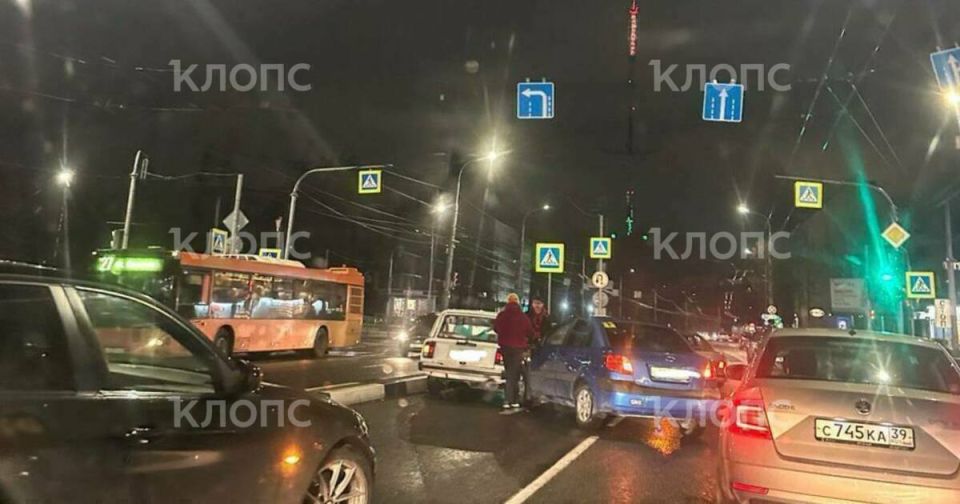 В Калининграде на Советском проспекте столкнулись два автомобиля