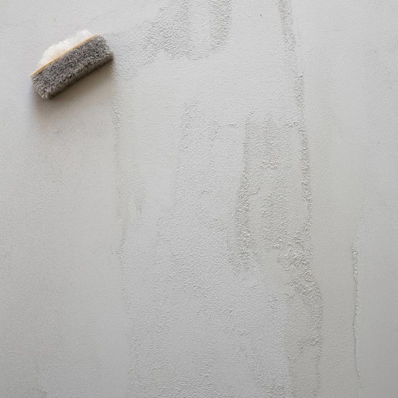 Создание эффектного покрытия «мокрый асфальт» на стене своими руками