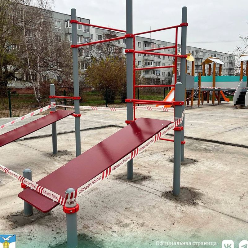 В Светлом на улице Калининградской завершается капитальный ремонт детской площадки