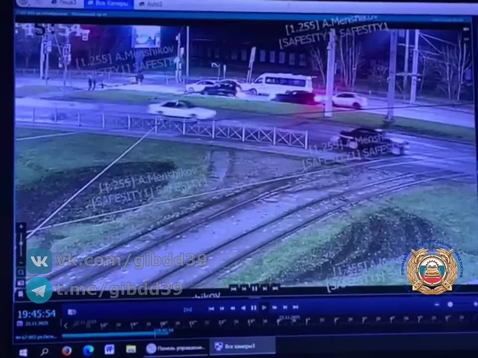 Столкновение маршрутного такси и автомобиля