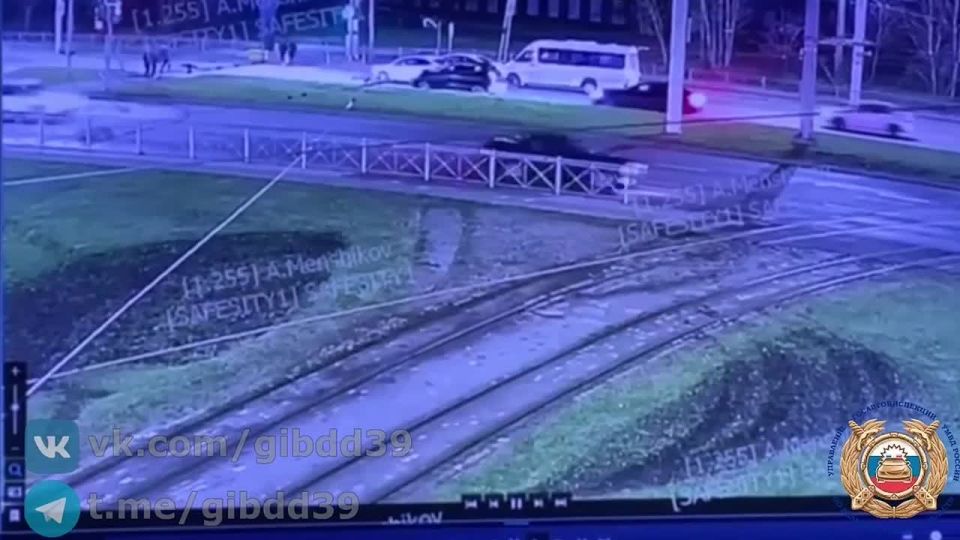 На Московском проспекте в Калининграде столкнулись маршрутка и легковушка