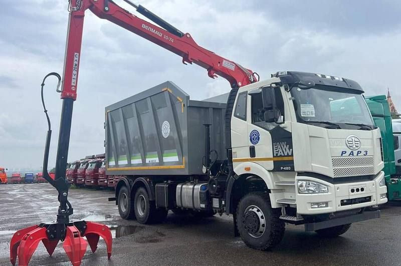 Беспрозваннных похвалил за закупку машин для вывоза мусора из Китая