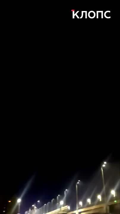 В небе над Калининградом замечен светящийся оранжевый цилиндр