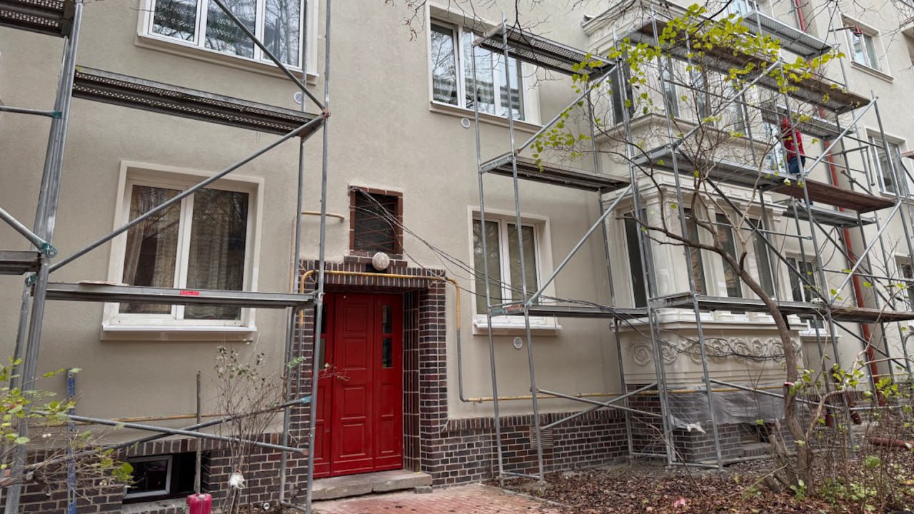 В Калининграде возвращается величественный облик фасадов дома на улице Красной В Калининграде возвращается величественный облик фасадов дома на улице Красной