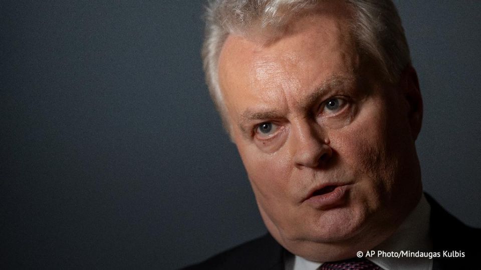 Литва для разрешения пограничного кризиса с соседней Белоруссией должна найти меры воздействия на Минск, заявил президент балтийской республики Науседа: