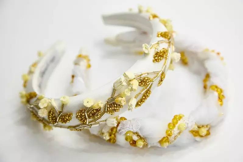 Калининградский янтарный комбинат создал кокошник из 1 145 камней возрастом около 50 млн лет Калининградский янтарный комбинат создал кокошник из 1 145 камней возрастом около 50 млн лет