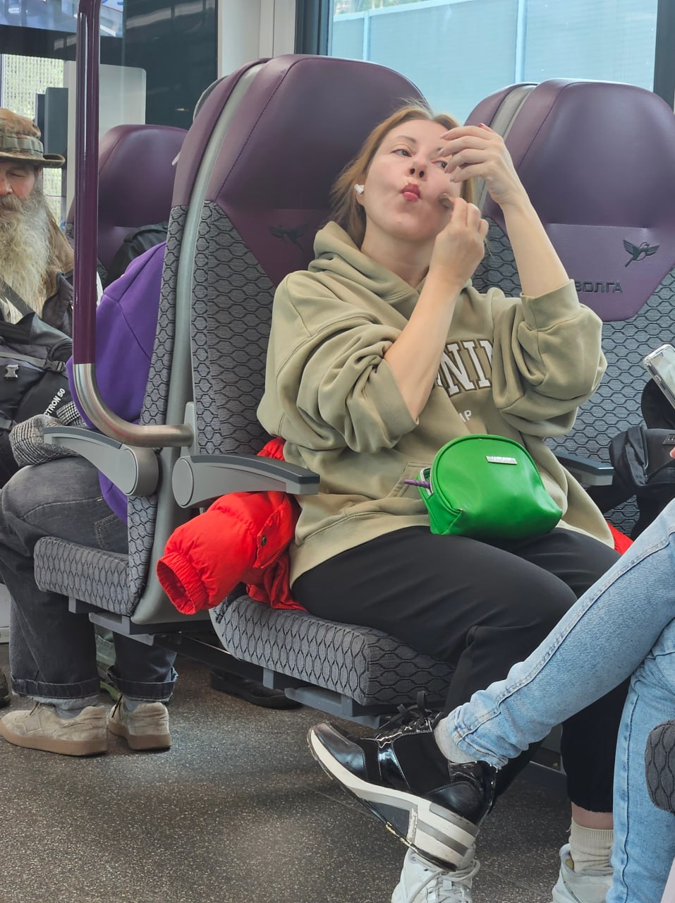 Помада, пауза, выдох: простые способы не скатиться в уныние