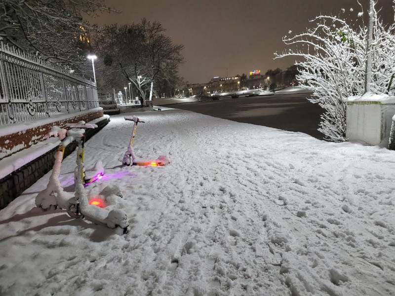 На дороги Калининграда экстренно высыпали 700 тонн соли На дороги Калининграда экстренно высыпали 700 тонн соли