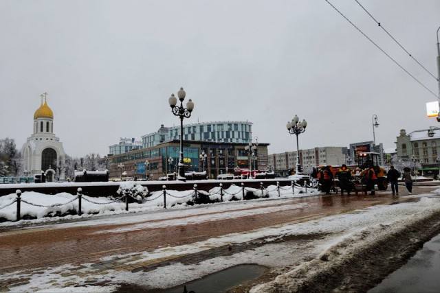 «Будем продолжать, пока не очистим всё»: власти рассказали об уборке дорог в регионе после снегопада