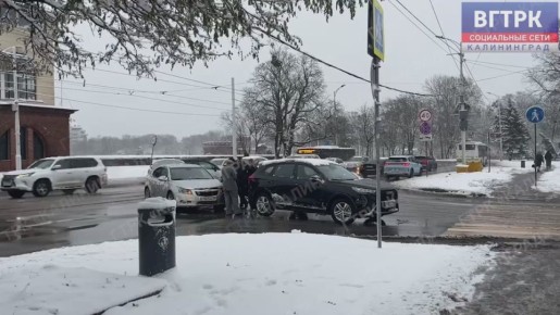 На пересечении улиц Черняховского и Сергеева произошла авария