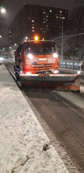 Елена Дятлова: Всю ночь сотрудники нашей "Чистоты" проводили уборку и обработку улиц города от снега и наледи