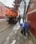 В Калининграде расчищают от снега и льда замёрзшие колодцы