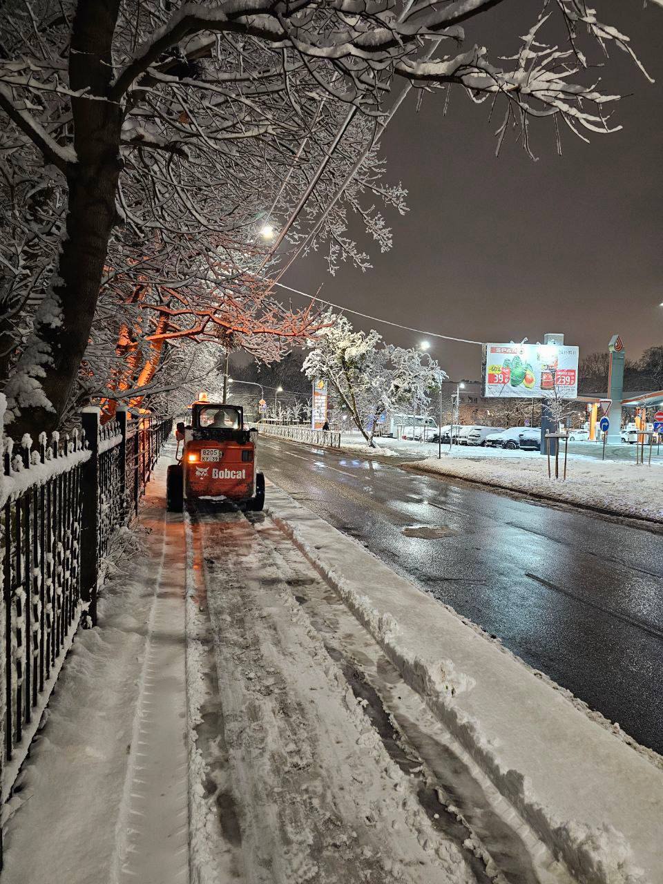 Елена Дятлова: Всю ночь сотрудники нашей "Чистоты" проводили уборку и обработку улиц города от снега и наледи Елена Дятлова: Всю ночь сотрудники нашей "Чистоты" проводили уборку и обработку улиц города от снега и наледи