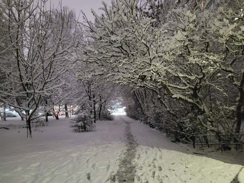 На дороги Калининграда экстренно высыпали 700 тонн соли На дороги Калининграда экстренно высыпали 700 тонн соли