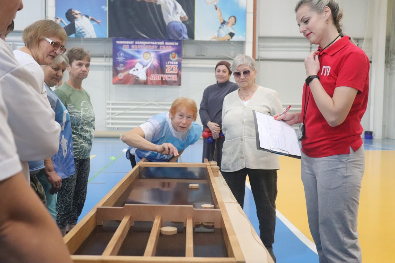 Мамы Гусевского городского округа собрались сегодня в ФОКе на спортивные состязания, приуроченные к празднованию Дня матери Мамы Гусевского городского округа собрались сегодня в ФОКе на спортивные состязания, приуроченные к празднованию Дня матери
