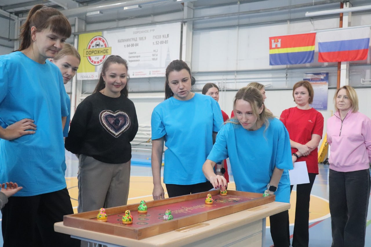 Мамы Гусевского городского округа собрались сегодня в ФОКе на спортивные состязания, приуроченные к празднованию Дня матери Мамы Гусевского городского округа собрались сегодня в ФОКе на спортивные состязания, приуроченные к празднованию Дня матери