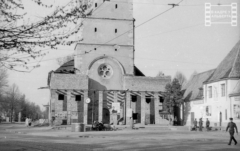 Калининград, 1960-е. Что располагалось в здании? Напишите в комментариях Фото: Альберт Зайцев / «В кадре у Альберта»