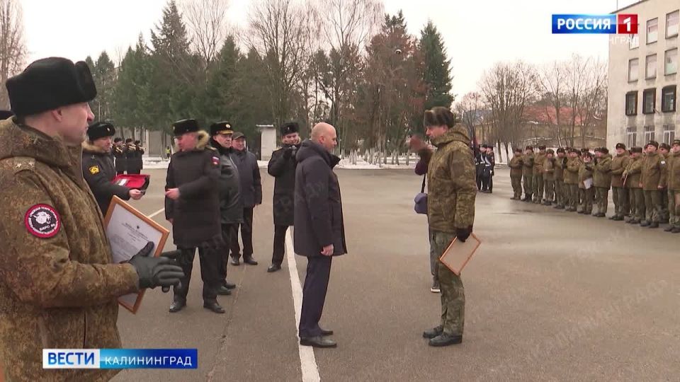 40 добровольцев из числа боевого армейского резерва «БАРС 39» сегодня получили воинские звания прапорщиков и офицеров