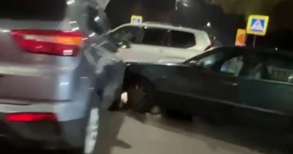 � ���������� ������ ������������� Mercedes � Hyundai �������������� 7-�������� ������