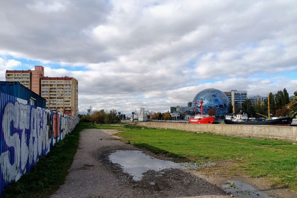 В Калининграде хотят в 2026 году привести в порядок набережную на улице Портовой