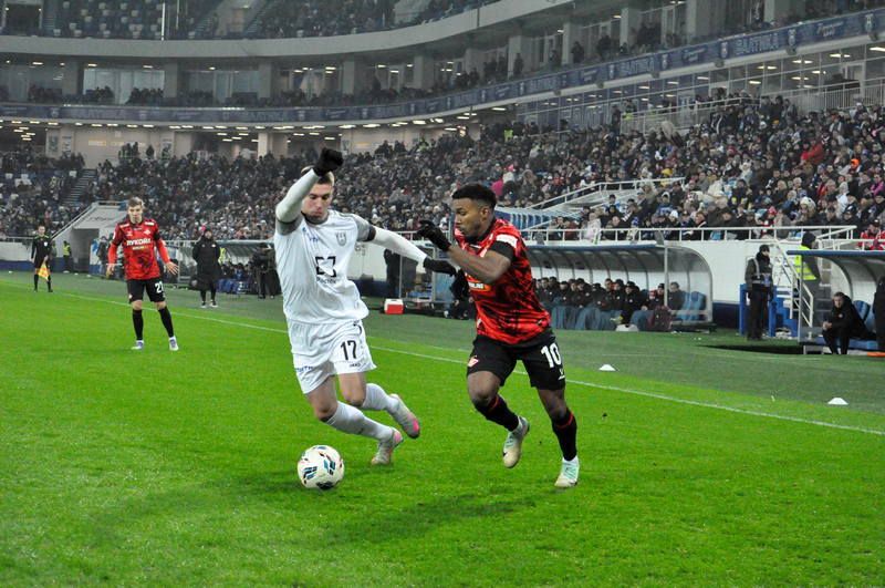 В Калининграде «Балтике» против «Спартака» пыталась подыграть лиса