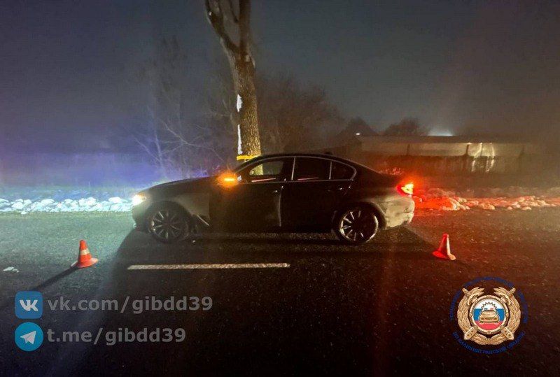 Три человека попали под машины в Калининградской области