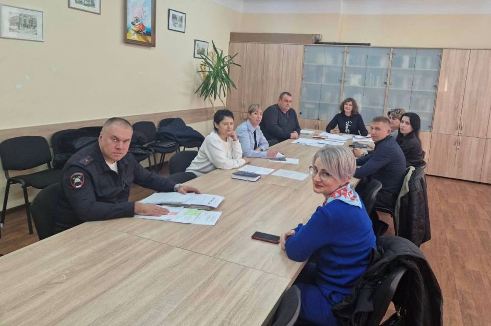 Начальник отделения Госавтоинспекции города Гвардейска принял участие в заседании комиссии по делам несовершеннолетних и защите их прав в администрации Полесского муниципального округа