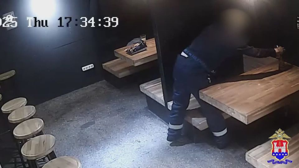 В Калининграде сотрудники полиции раскрыли кражу денежных средств у посетителя бара