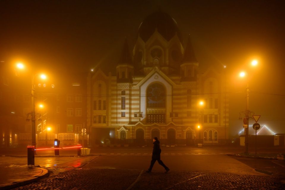Туманный Калининград. В дымке ночной город кажется загадочным, таинственным и немного зловещим А какие у вас впечатления? Фото: Александр Мелехов