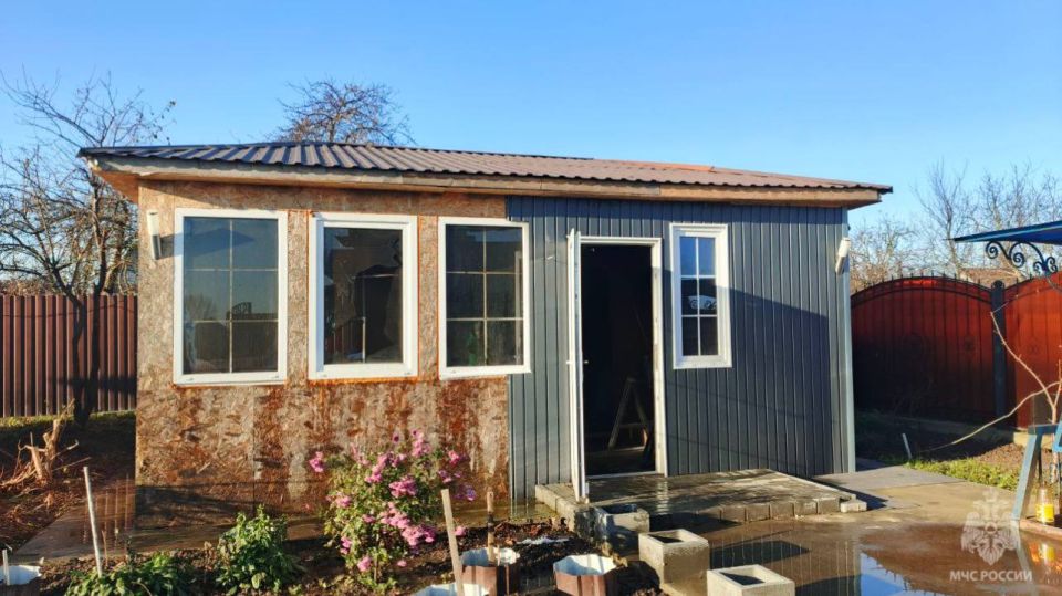 Огнеборцы МЧС России потушили пожар в Балтийске Огнеборцы МЧС России потушили пожар в Балтийске