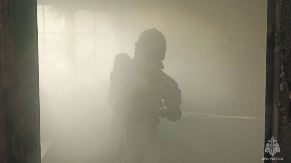 Огнеборцы МЧС России потушили пожар в Балтийске