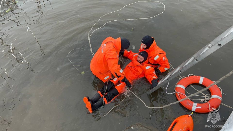 «В воде не тонут, в огне не горят!» «В воде не тонут, в огне не горят!»