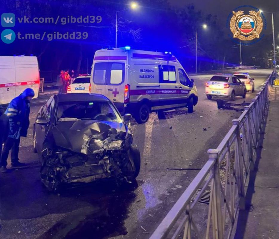 Калининград.  . По предварительным данным, 02.12.2025 года в 22:37 в г. Калининграде на Гвардейском пр-кте в районе д. № 22 «А» двигался автомобиль «Субару» под управлением 28-летнего водителя, который при проезде...