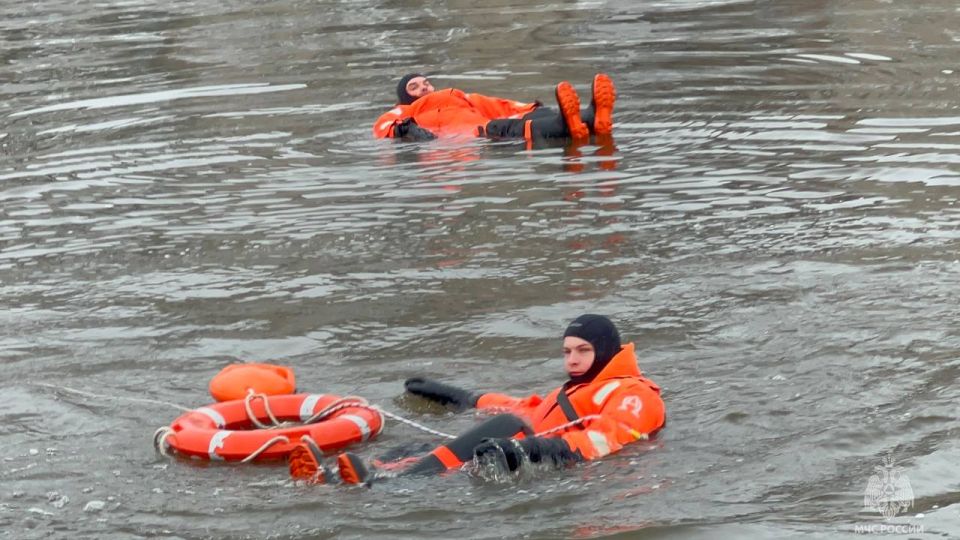 «В воде не тонут, в огне не горят!» «В воде не тонут, в огне не горят!»