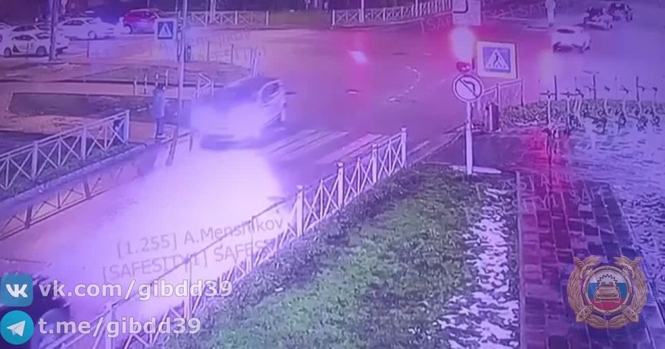 По оперативной информации, 03.12.2025 в 07:19 в городе Калининграде на улице Маршала Борзова водитель 1961 года рождения, управляя автомобилем «Ниссан» при проезде регулируемого перекрестка допустил наезд на...