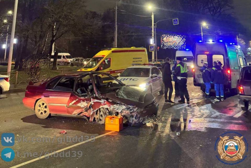 Калининград.  . По предварительным данным, 02.12.2025 года в 22:37 в г. Калининграде на Гвардейском пр-кте в районе д. № 22 «А» двигался автомобиль «Субару» под управлением 28-летнего водителя, который при проезде...