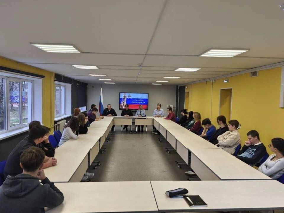 Сотрудники правоохранительных органов города Светлый провели лекцию для студентов колледжа