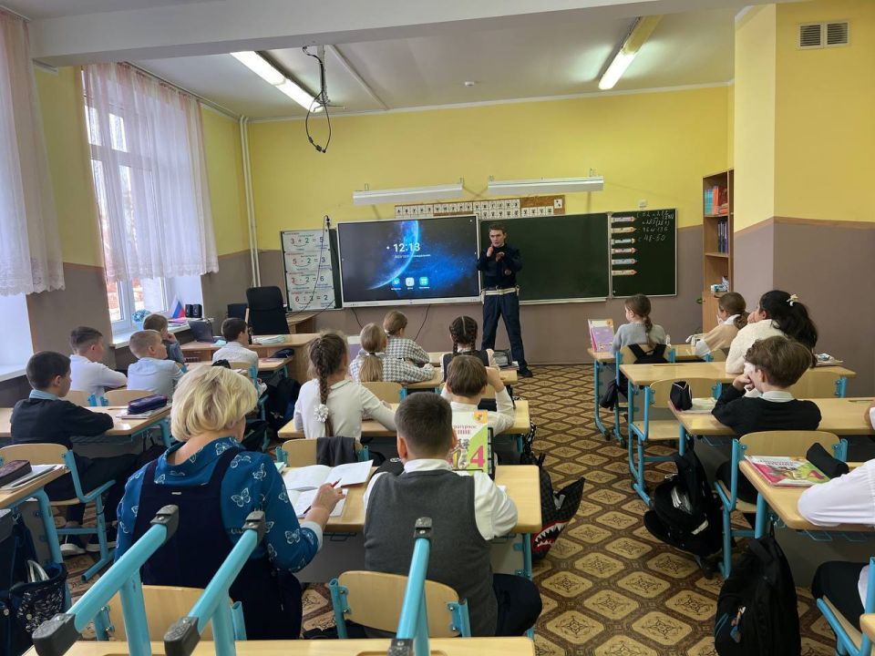 Сотрудники отделения Госавтоинспекции Багратионовского района провели профилактическое мероприятие «Безопасность пешеходов» для учащихся 2-3 классов в СОШ г. Мамоново