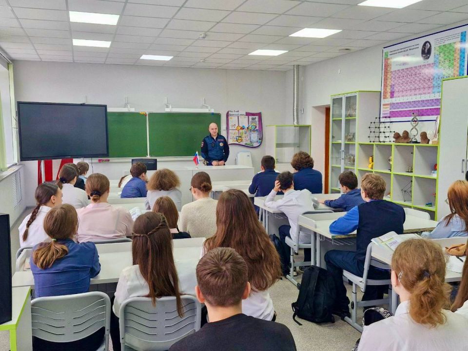 В Гавриловской школе им. Г.Крысанова провели профилактическую беседу сотрудники Госавтоинспекции Черняховского района