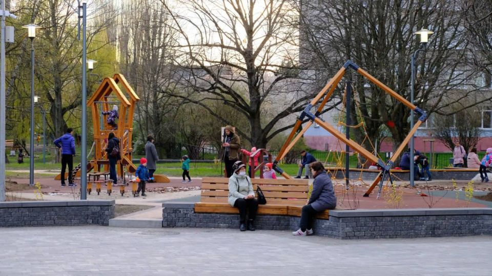 Елена Дятлова: В этом году благоустроили еще пять детских и спортивных площадок с заменой оборудования и покрытия из резиновой крошки
