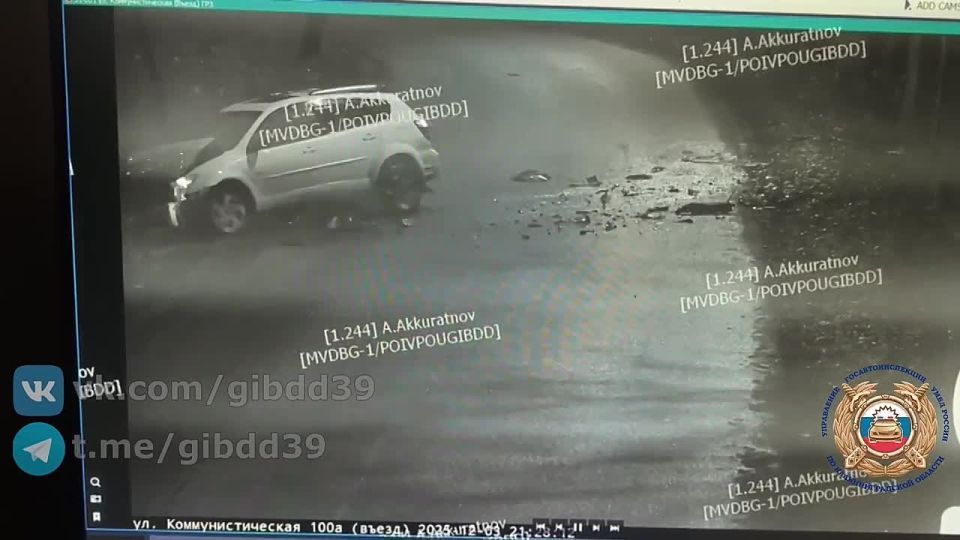 Калининград. . По предварительным данным, 03.12.2025 года в 21:28 в г. Калининграде на ул. Коммунистической в районе д. 127 двигался автомобиль «Понтиак» под управлением 20-летнего водителя, который на правостороннем...